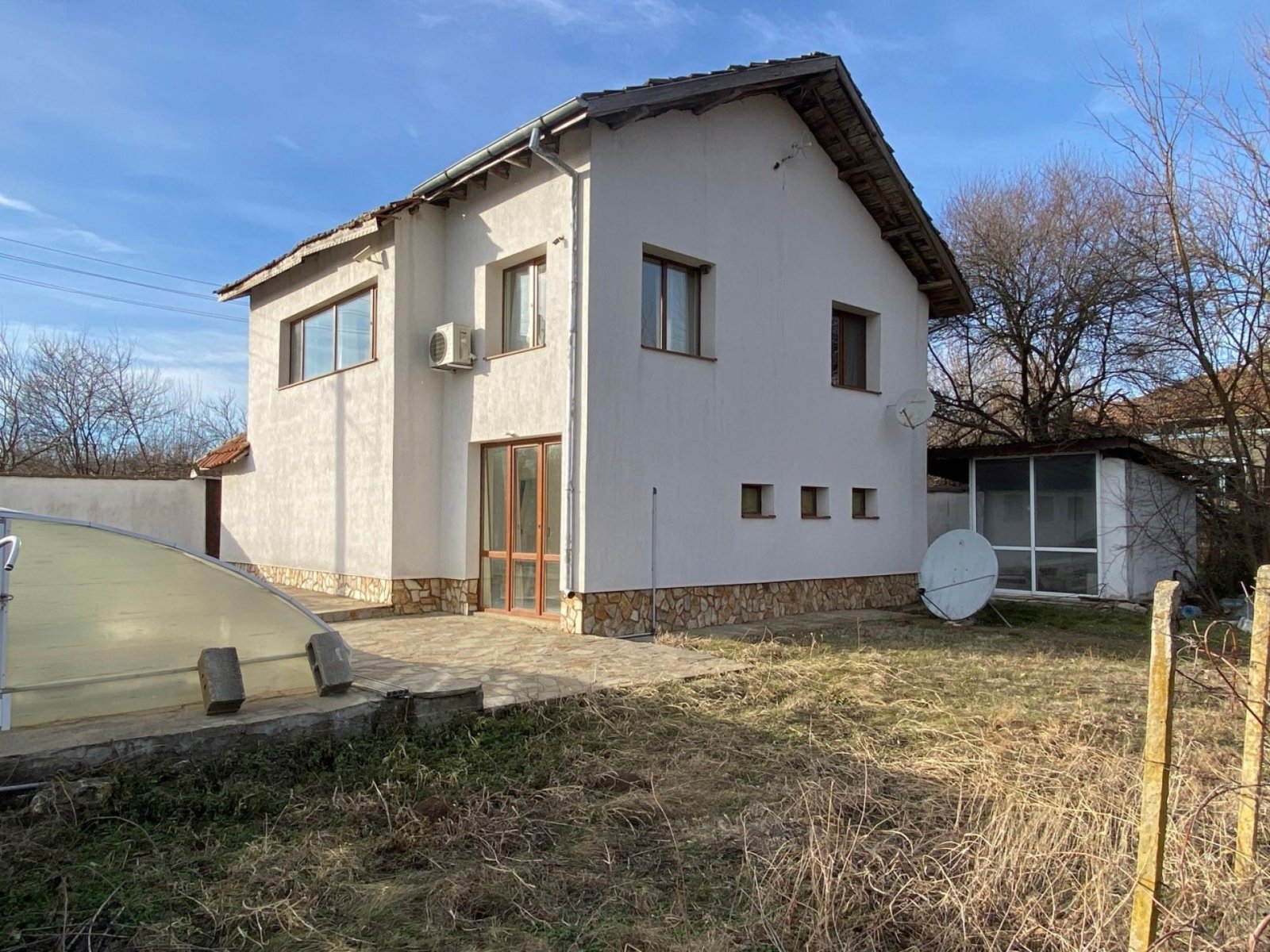 Dom z 4 pokojami, 1000 m², Chestimensko, Bułgaria