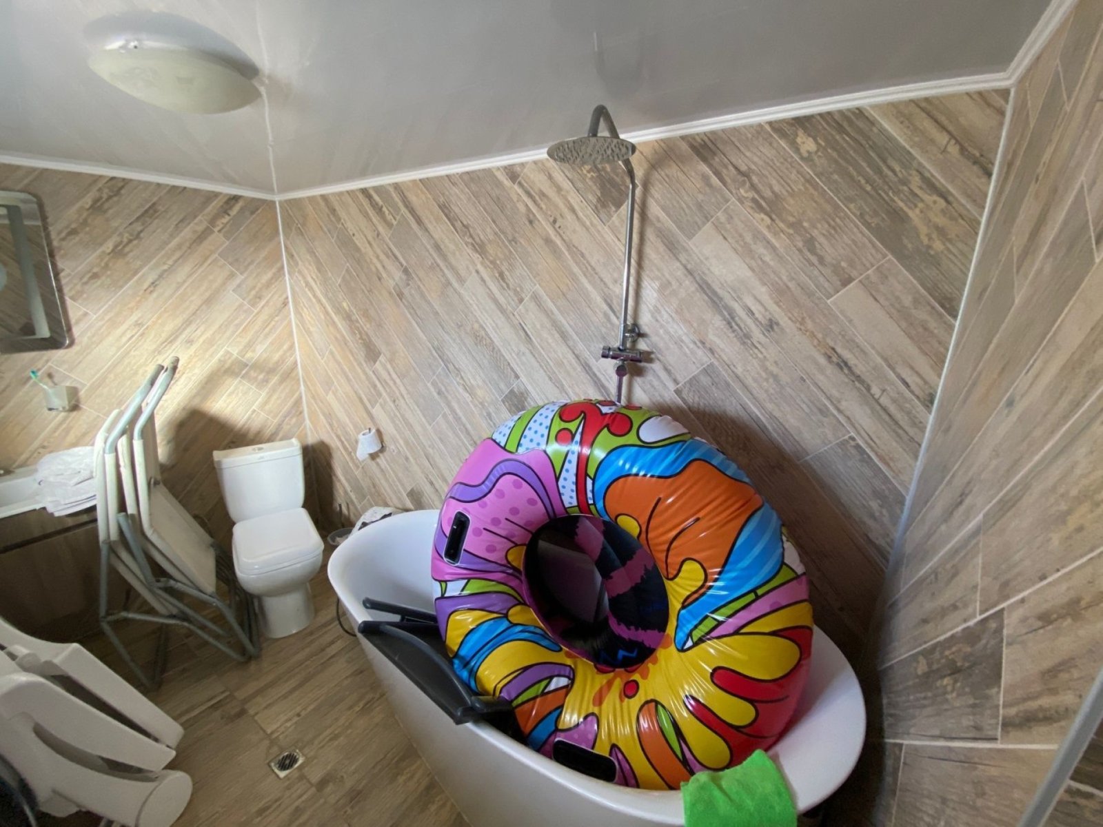 Dom z 4 pokojami, 1000 m², Chestimensko, Bułgaria