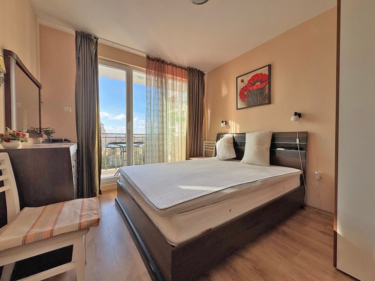 Trzypokojowy apartament w kompleksie „Mesambria Resort“ z widokiem na basen w Słonecznym Brzegu, Bułgaria