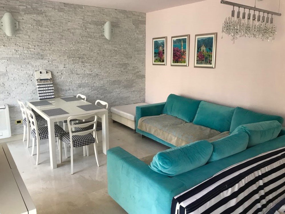 Уникальная вилла прямо на берегу моря в Столиве с большим садом, гаражом и панорамным видом на море.