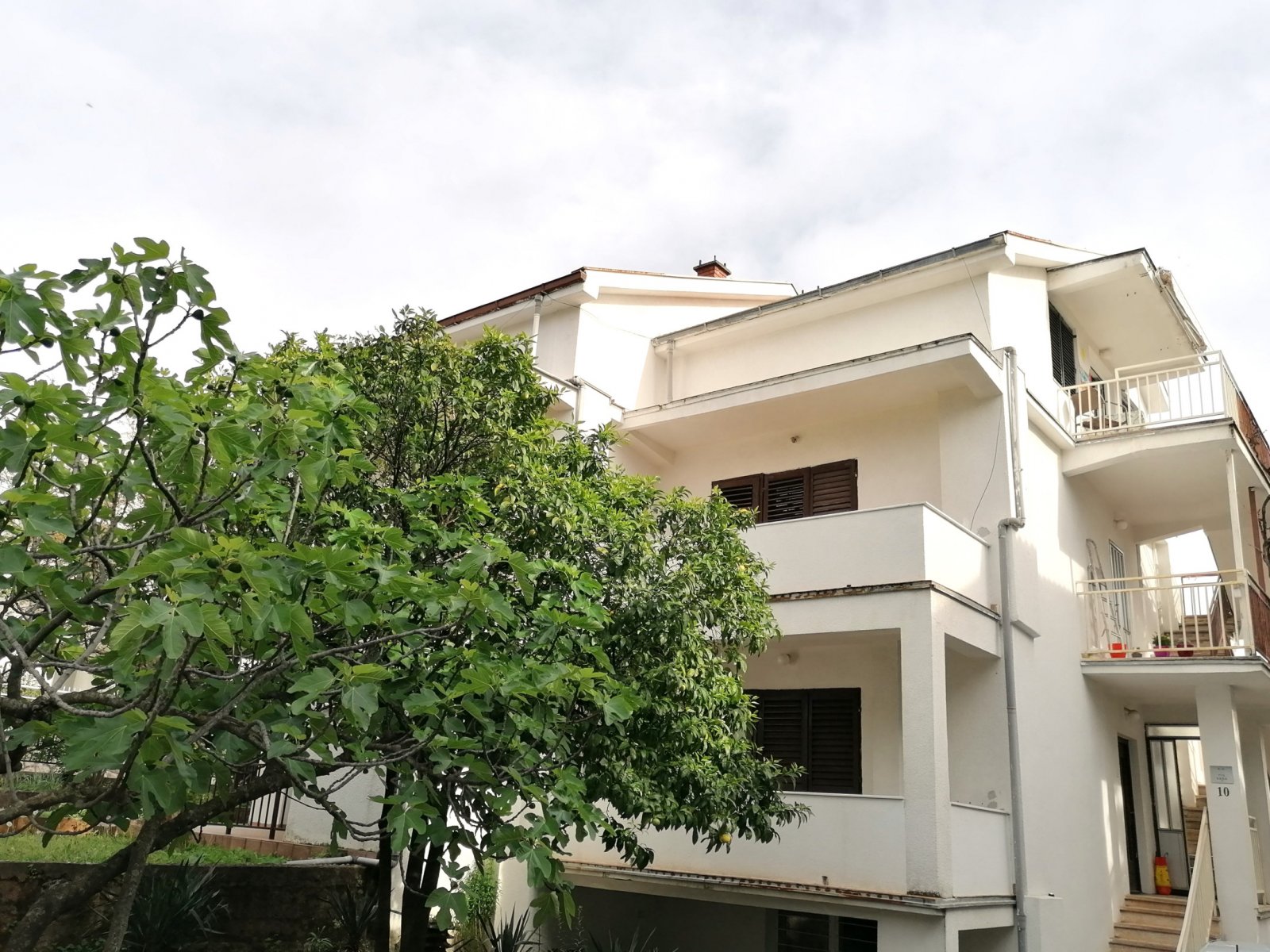 Bar, Utjeha: Многоквартирный дом для проживания и аренды в Баре, Утеха 