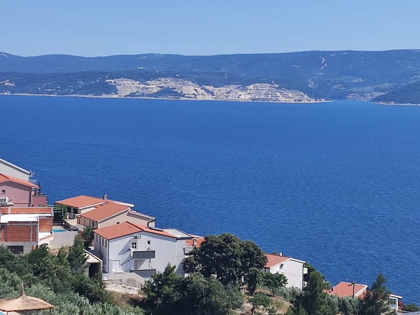Apartmenthaus mit wunderschönem Panoramablick auf das Meer und die Inseln in Stanići
