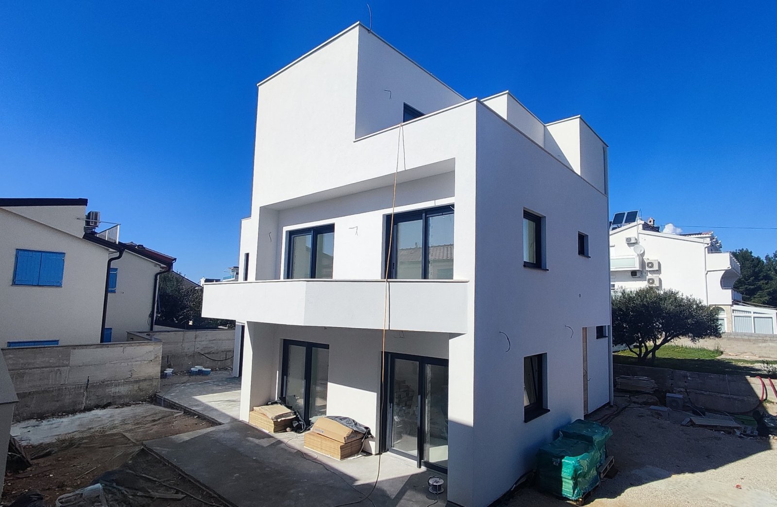 Modernes dreistöckiges Haus mit Meerblick, nur 300 Meter vom Strand entfernt – Vodice, Srima