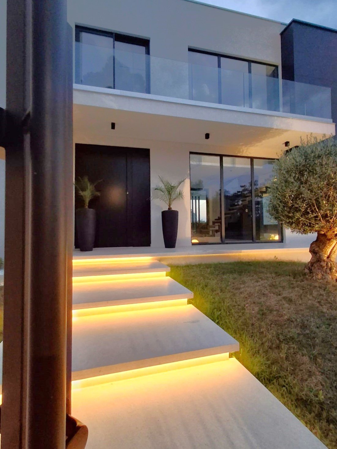 Эксклюзивная вилла с бассейном, джакузи и сауной в 70 метрах от моря в Привлаке.