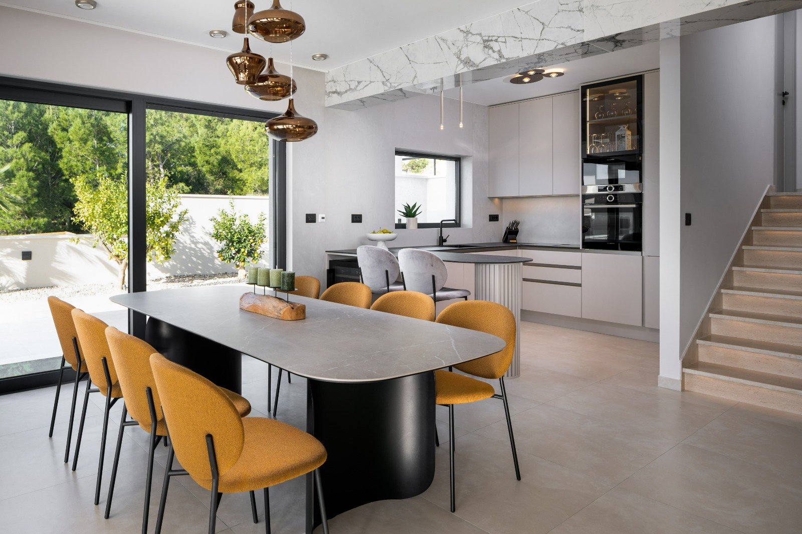 Очаровательная вилла с бассейном и видом на море недалеко от Сплита.