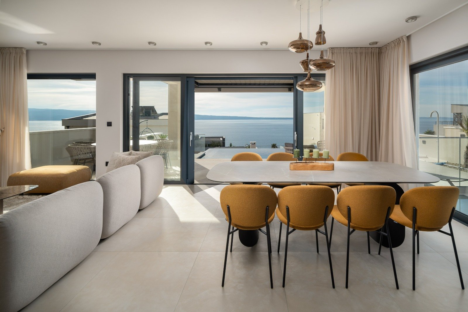 Очаровательная вилла с бассейном и видом на море недалеко от Сплита.