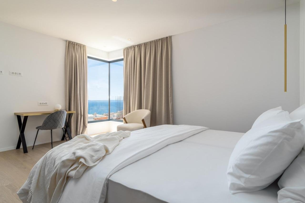 Роскошная вилла с бассейном и панорамным видом на Сплит.