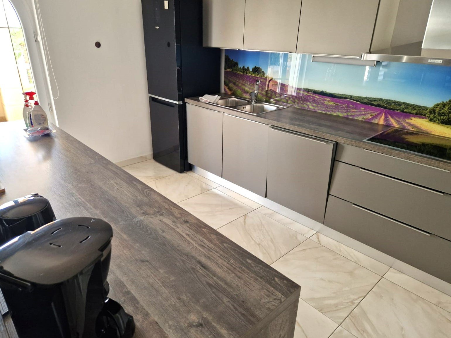 Просторная вилла с бассейном, уединенная обстановка и инвестиционный потенциал, Каштель Стари, Хорватия.