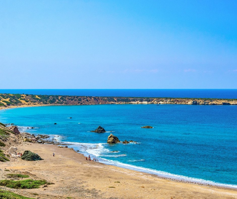 Инвестиционная двухкомнатная квартира в Пафосе с использованием инфраструктуры отеля Athena Beach