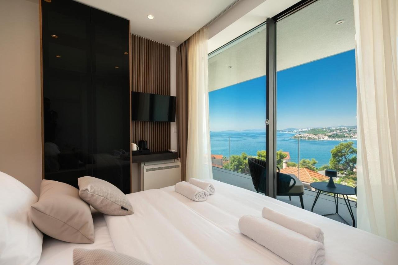 Роскошная вилла с оздоровительной зоной, с видом на море и острова, Подстрана.