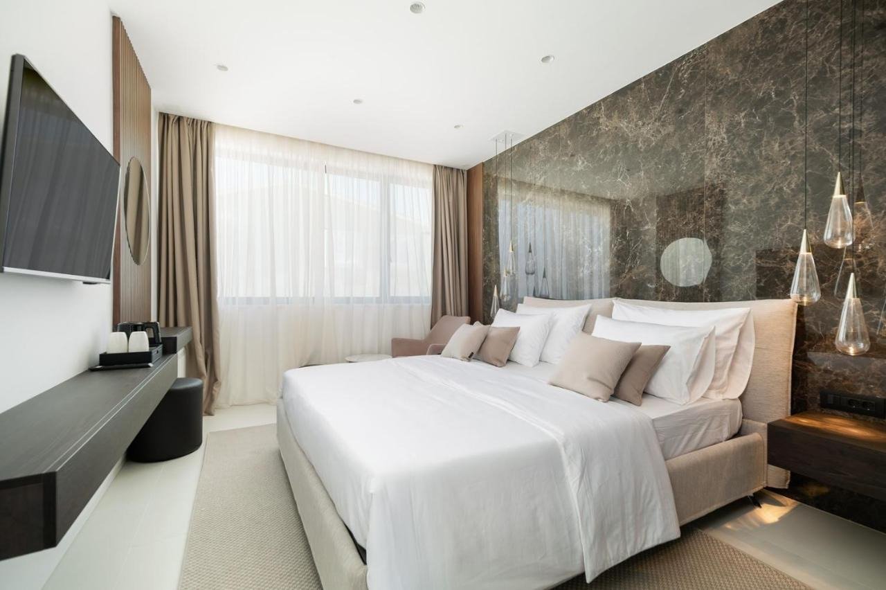 Роскошная вилла с оздоровительной зоной, с видом на море и острова, Подстрана.