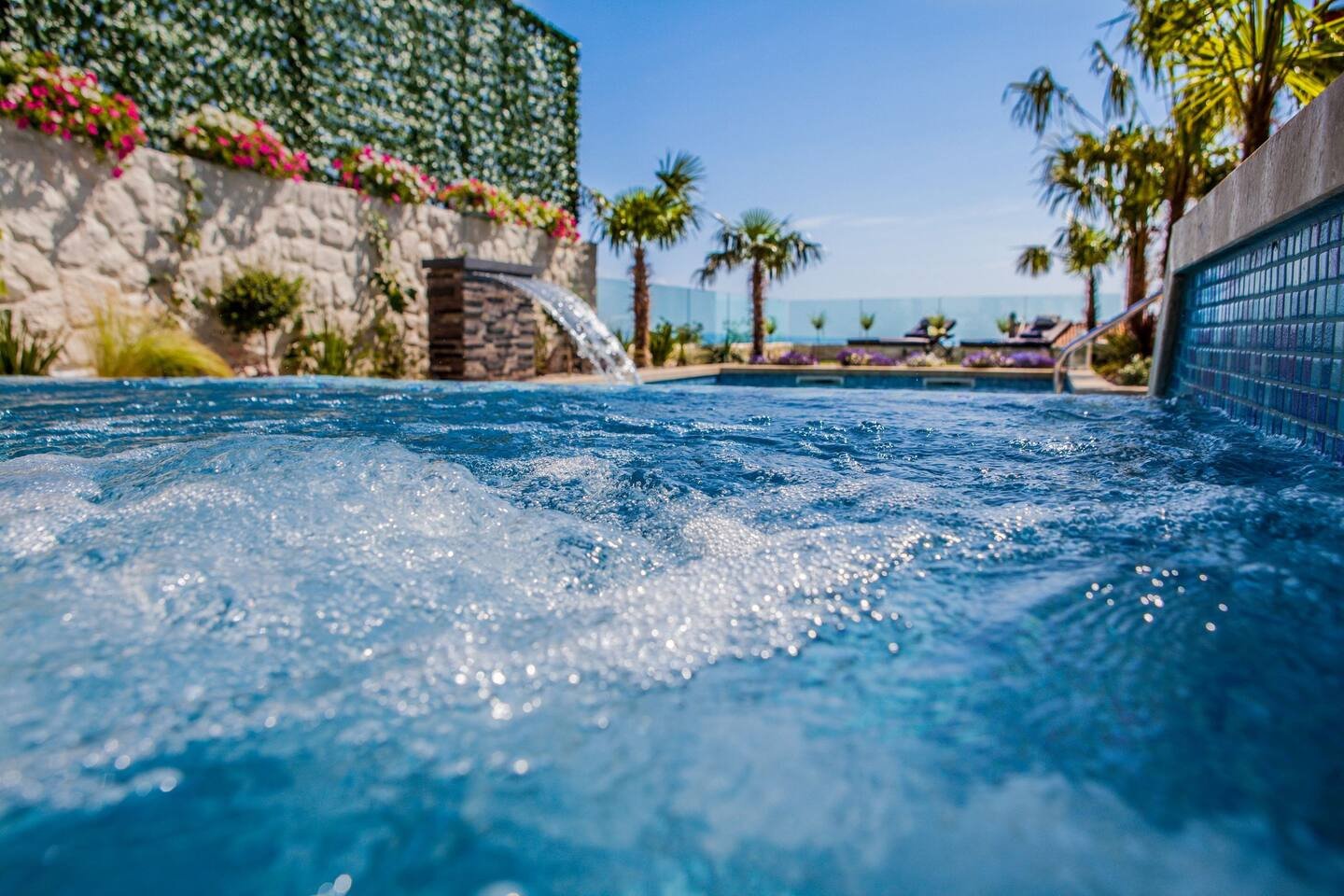 Дизайнерская вилла, велнесс, бассейн и панорамный вид, Кучине, Сплит.