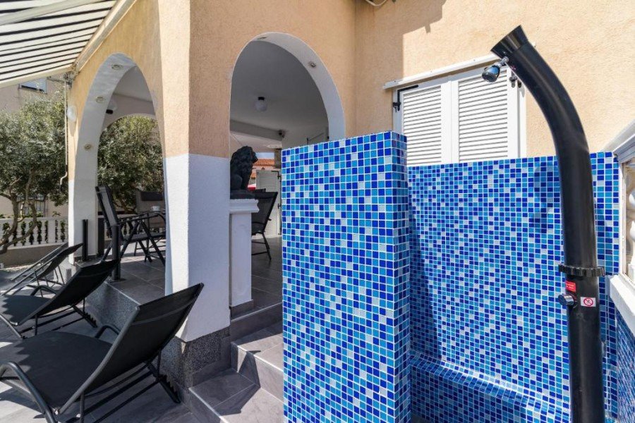 Современная меблированная квартира с бассейном в привлекательном месте, недалеко от пляжа в Медулине.