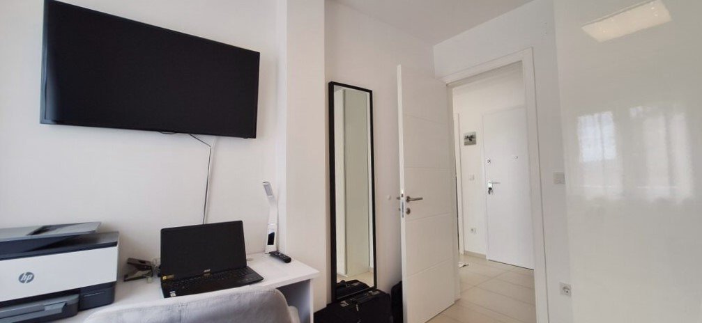 Просторная квартира с захватывающим видом на старый город и море, Примоштен.