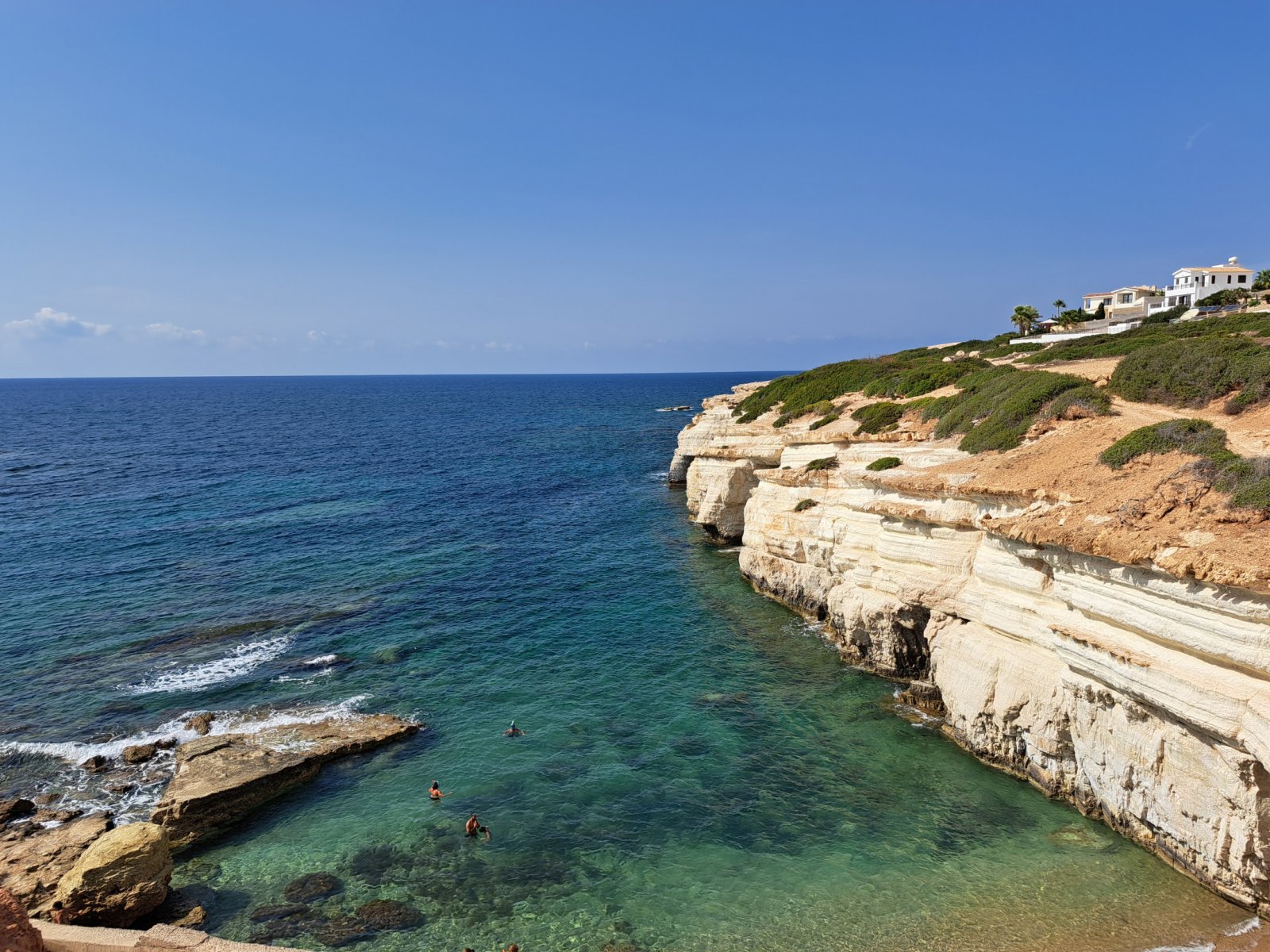 Luxuriöses Apartment mit 2 Zimmern, 7 % Rendite pro Jahr, 700 m vom Meer entfernt