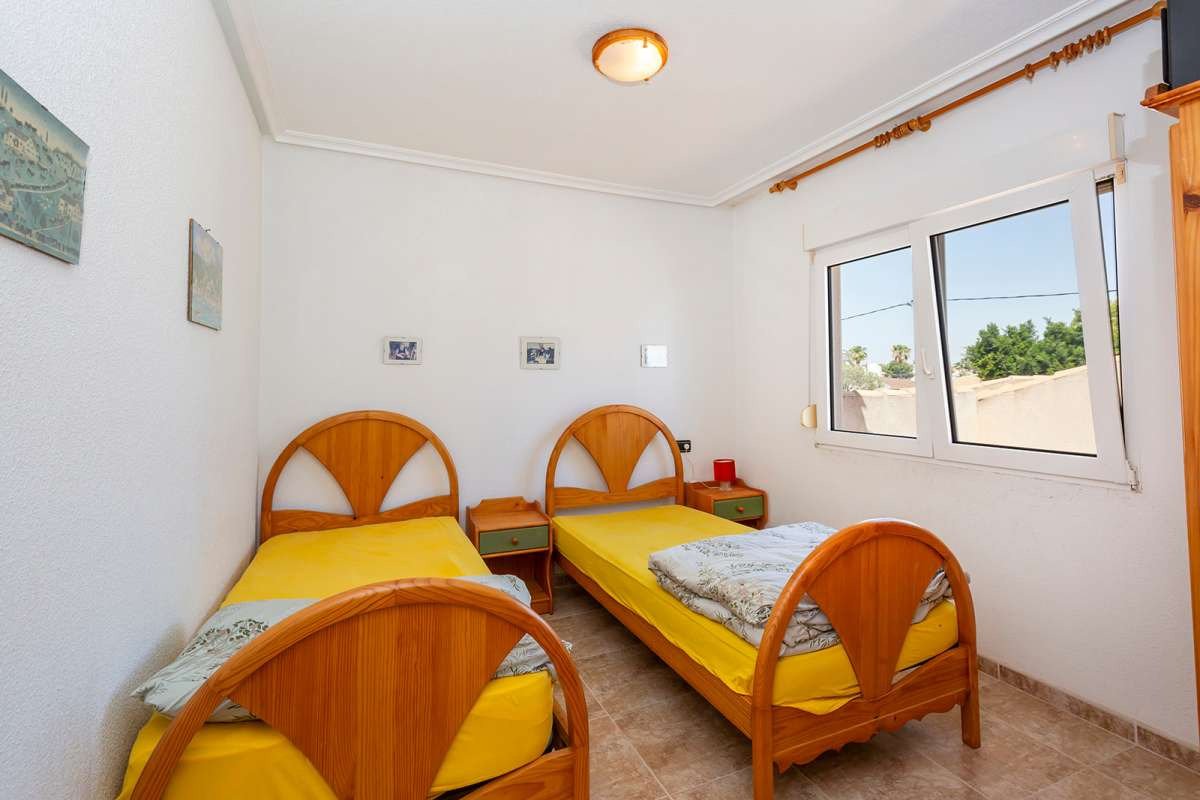 Luxuriöse Eckvilla im Herzen von Cabo Roig – komfortables Wohnen am Meer