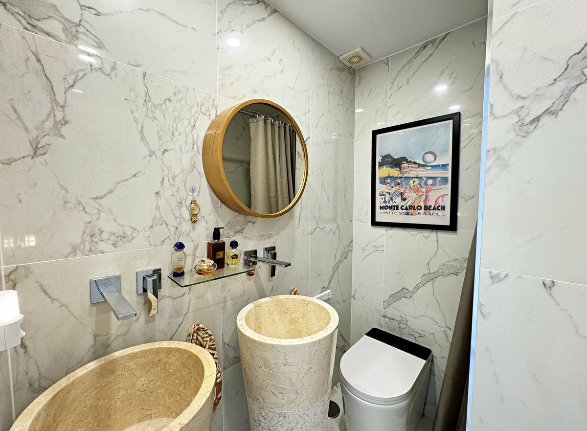 Роскошный пентхаус на первой линии пляжа с террасой площадью 200 м² и захватывающим видом на море.