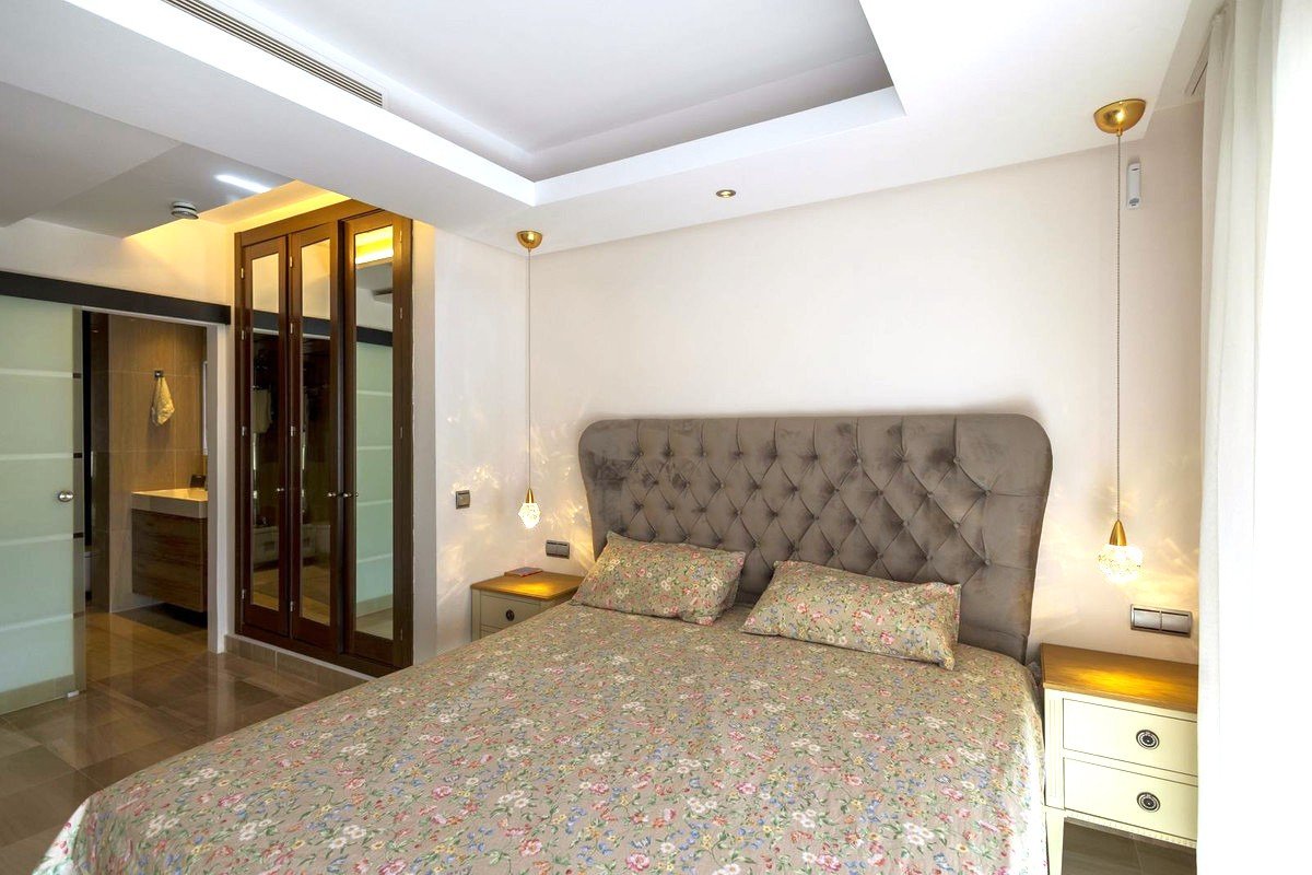 Exklusives zweistöckiges Penthouse direkt am Meer in Estepona, Costa del Sol