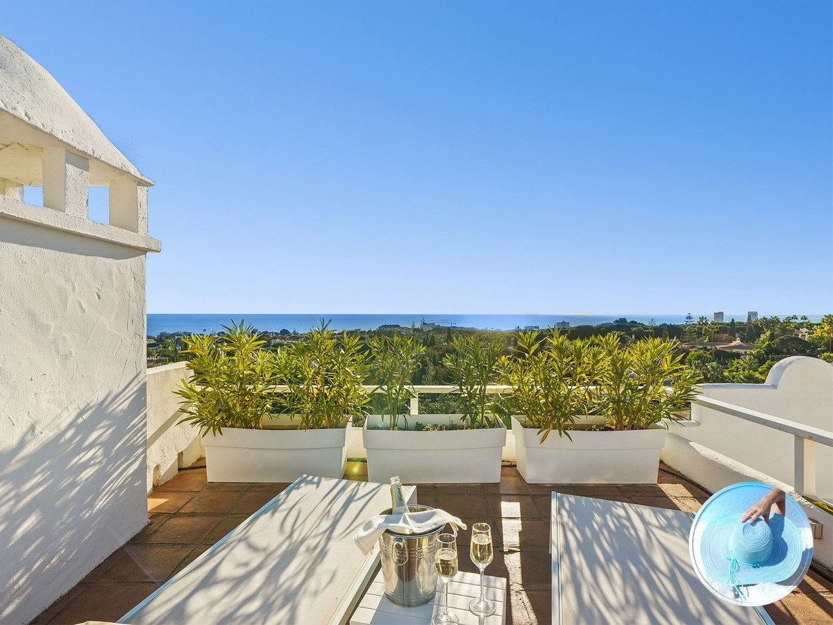 Luxuriöses zweistöckiges Penthouse mit Meerblick im Herzen von Marbella