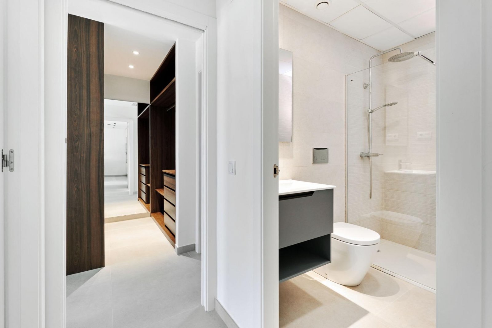 Современное бунгало у моря с общим бассейном — Торревьеха