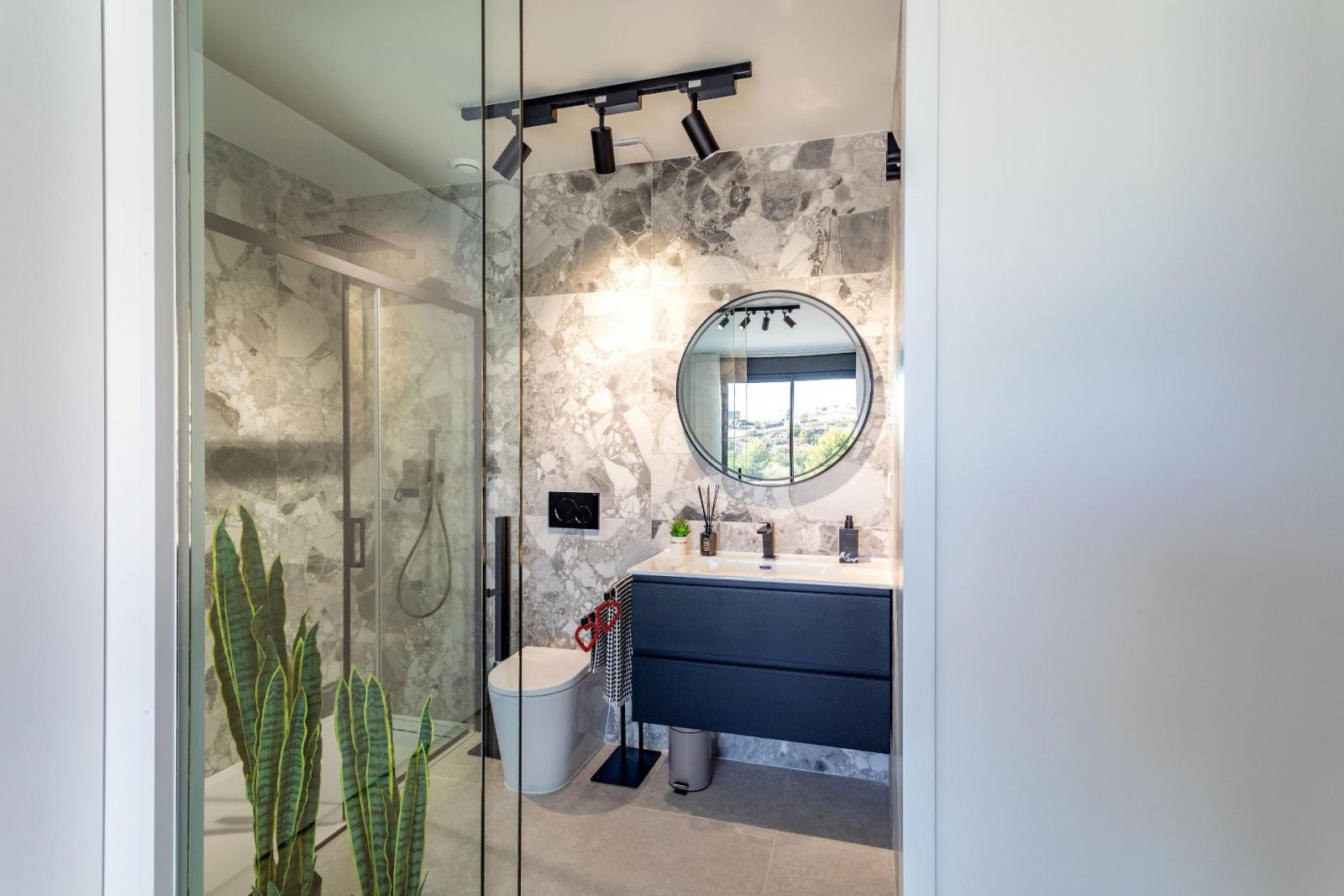 Стильные апартаменты с террасой у поля для гольфа и моря – Финестрат