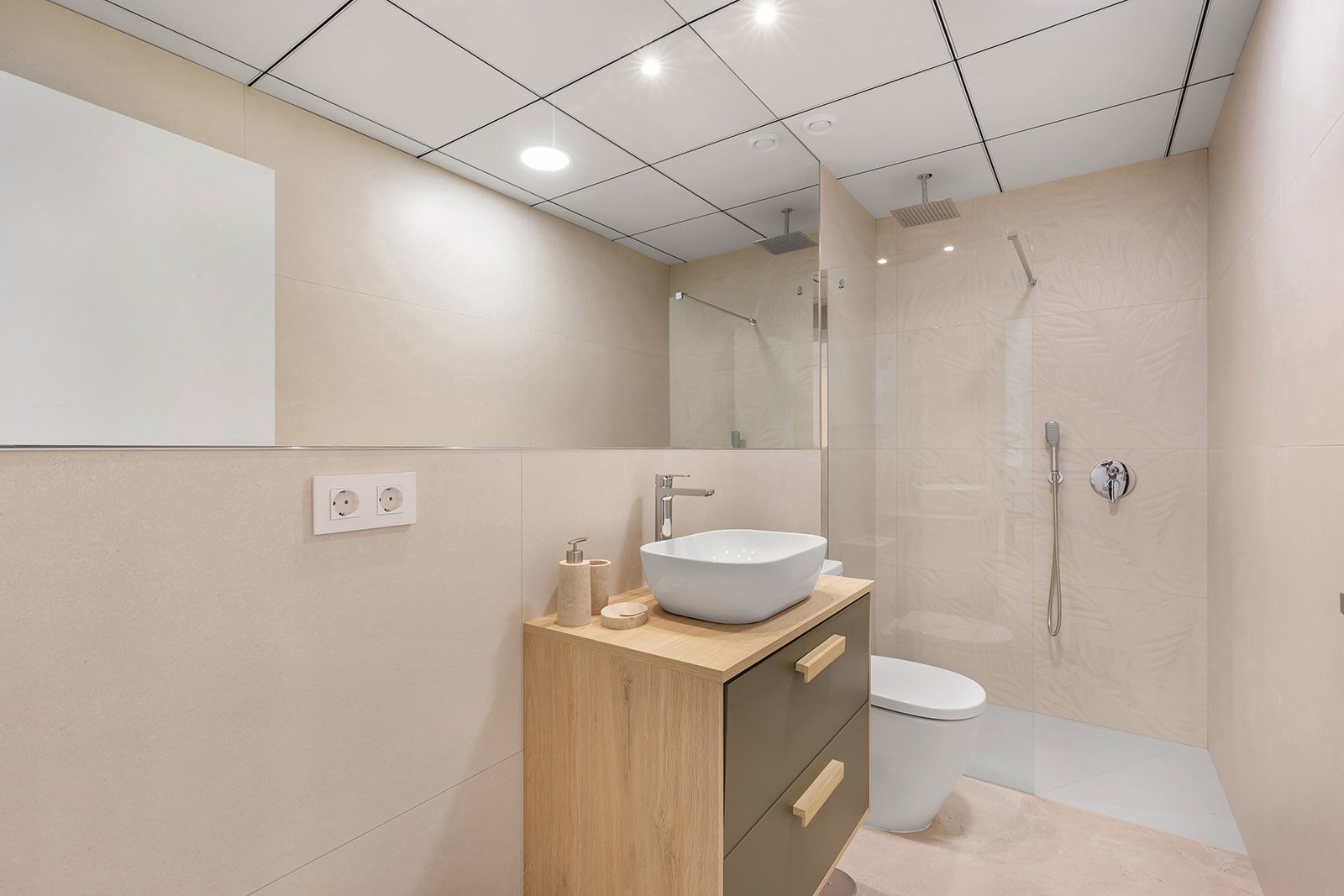 Современные апартаменты и пентхаусы у моря и поля для гольфа, Лос-Алькасарес