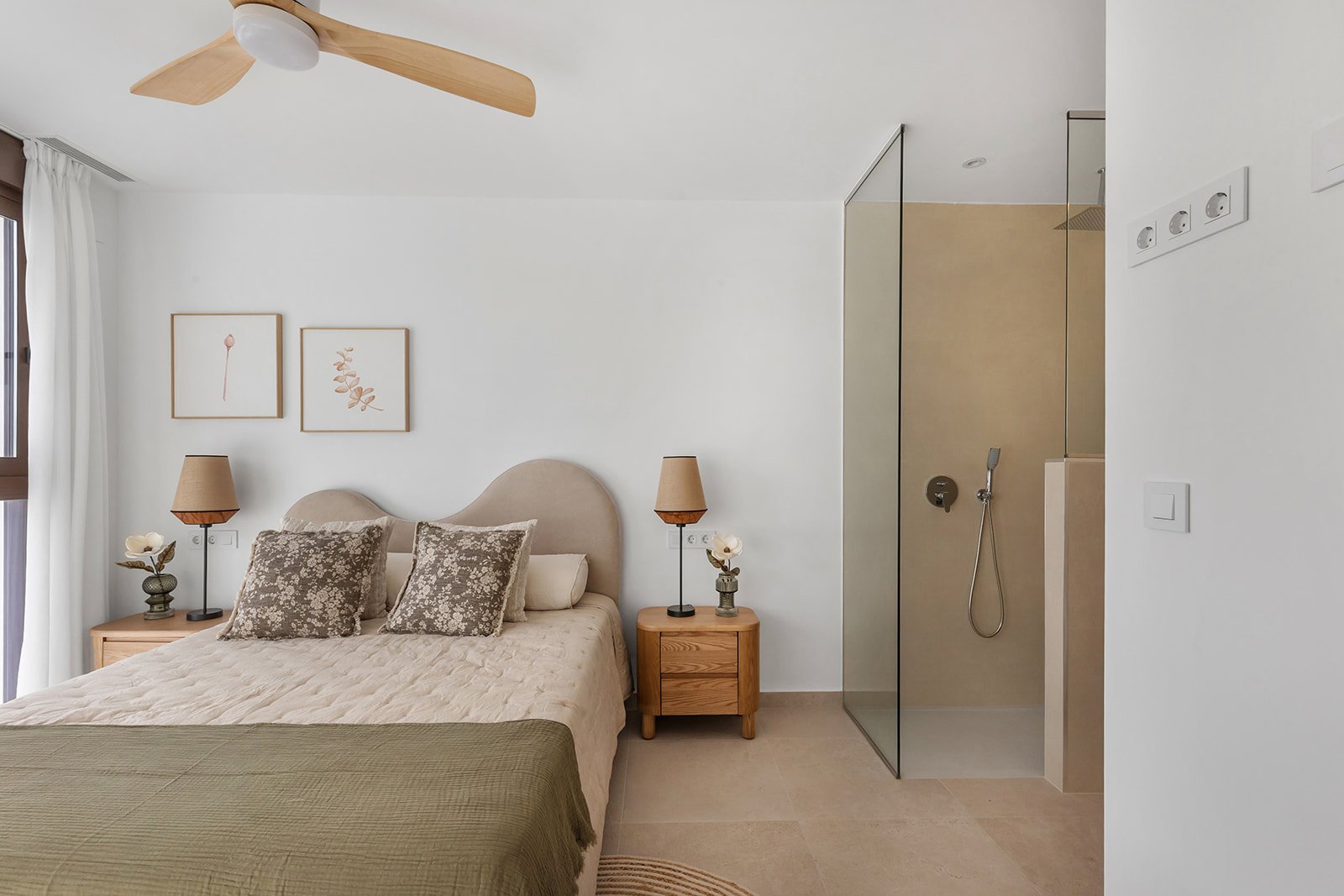 Современные апартаменты и пентхаусы у моря и поля для гольфа, Лос-Алькасарес