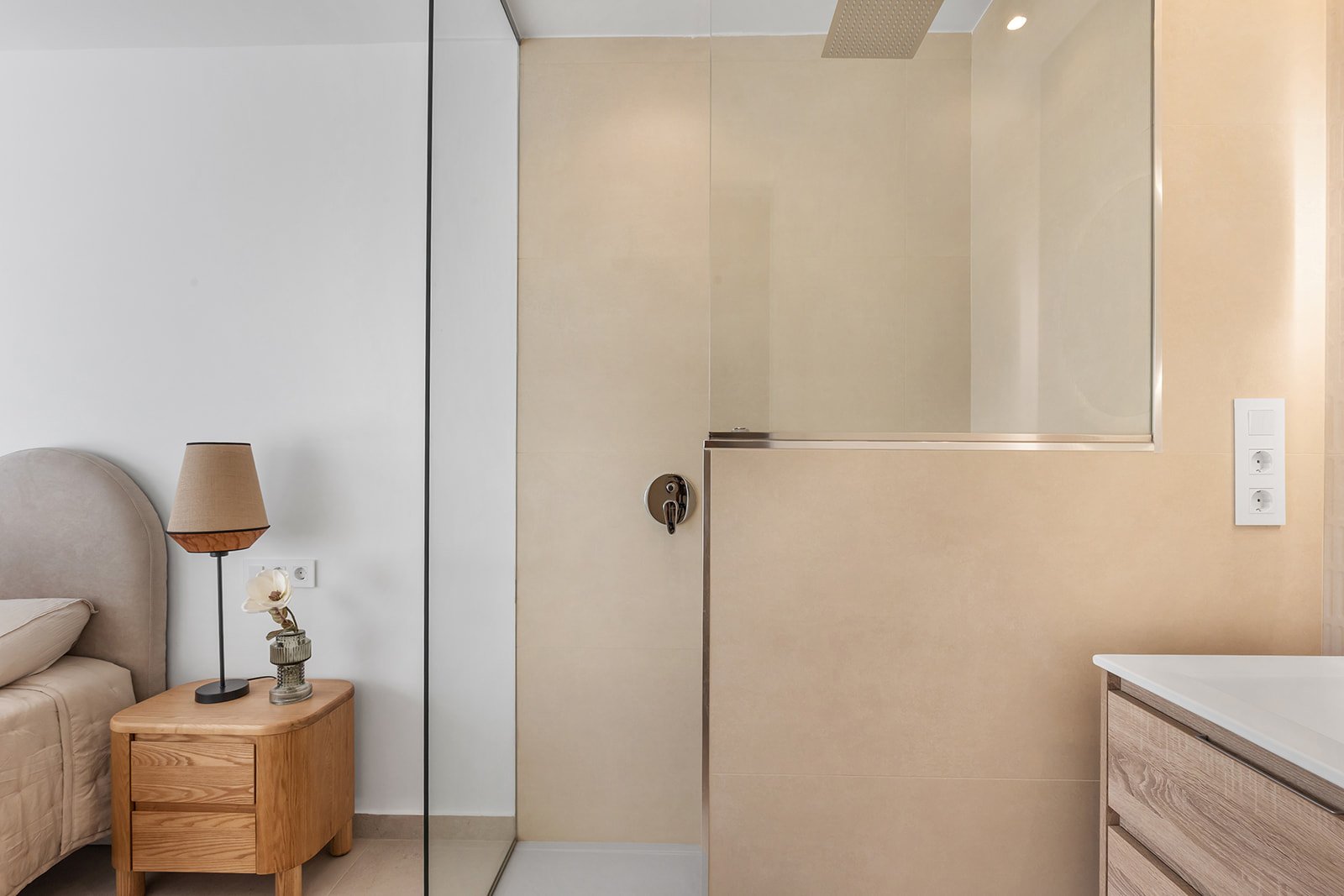 Современные апартаменты и пентхаусы у моря и поля для гольфа, Лос-Алькасарес