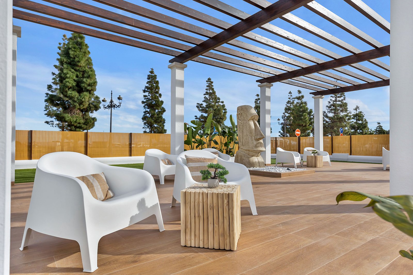 Современные апартаменты и пентхаусы у моря и поля для гольфа, Лос-Алькасарес