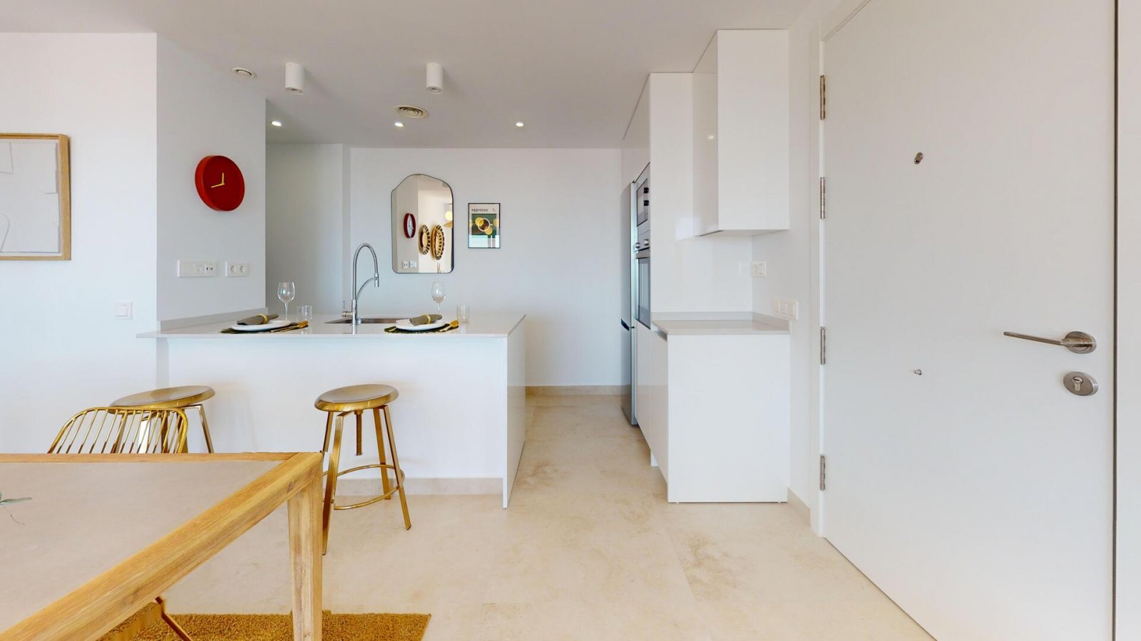 Современный жилой дом у моря с бассейном и гаражом, Агилас.