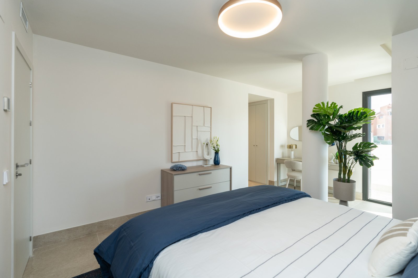 Эксклюзивные апартаменты с видом на море, в 5 км от пляжа, Бенахавис.