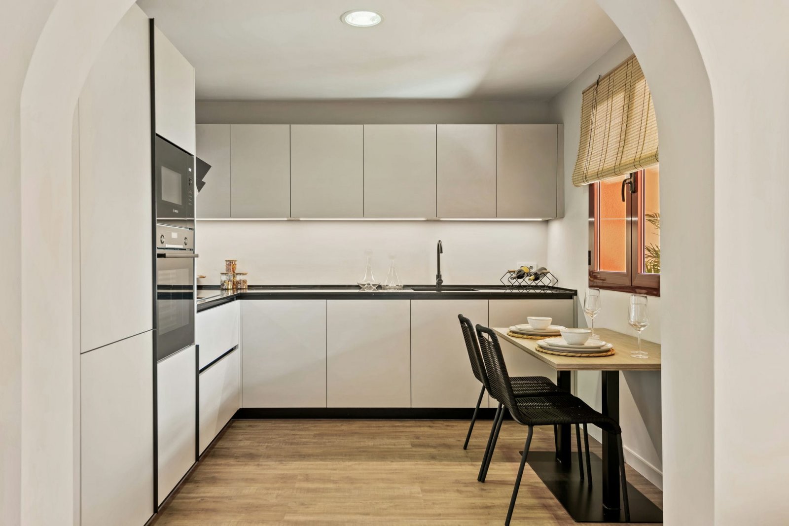 Очаровательные апартаменты с террасой и видом на море, Бенахавис