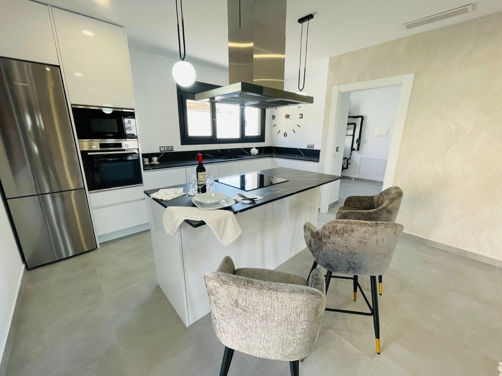 Эксклюзивные отдельно стоящие дома с видом на море и бассейном в 2 км от побережья, Торревьеха.