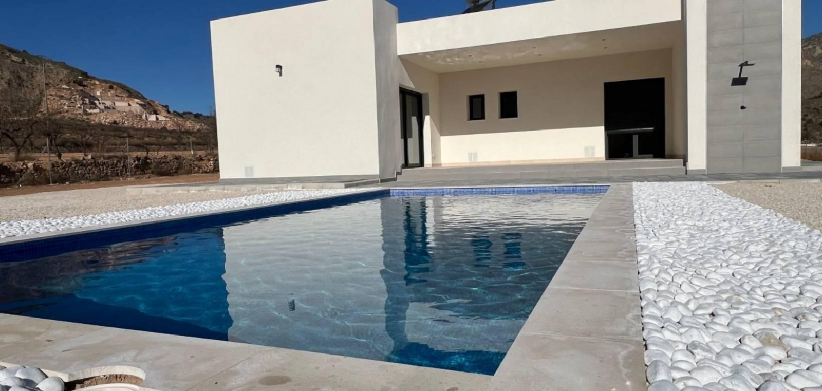 Современные отдельно стоящие дома с частным бассейном и садом, Ла-Каналоса