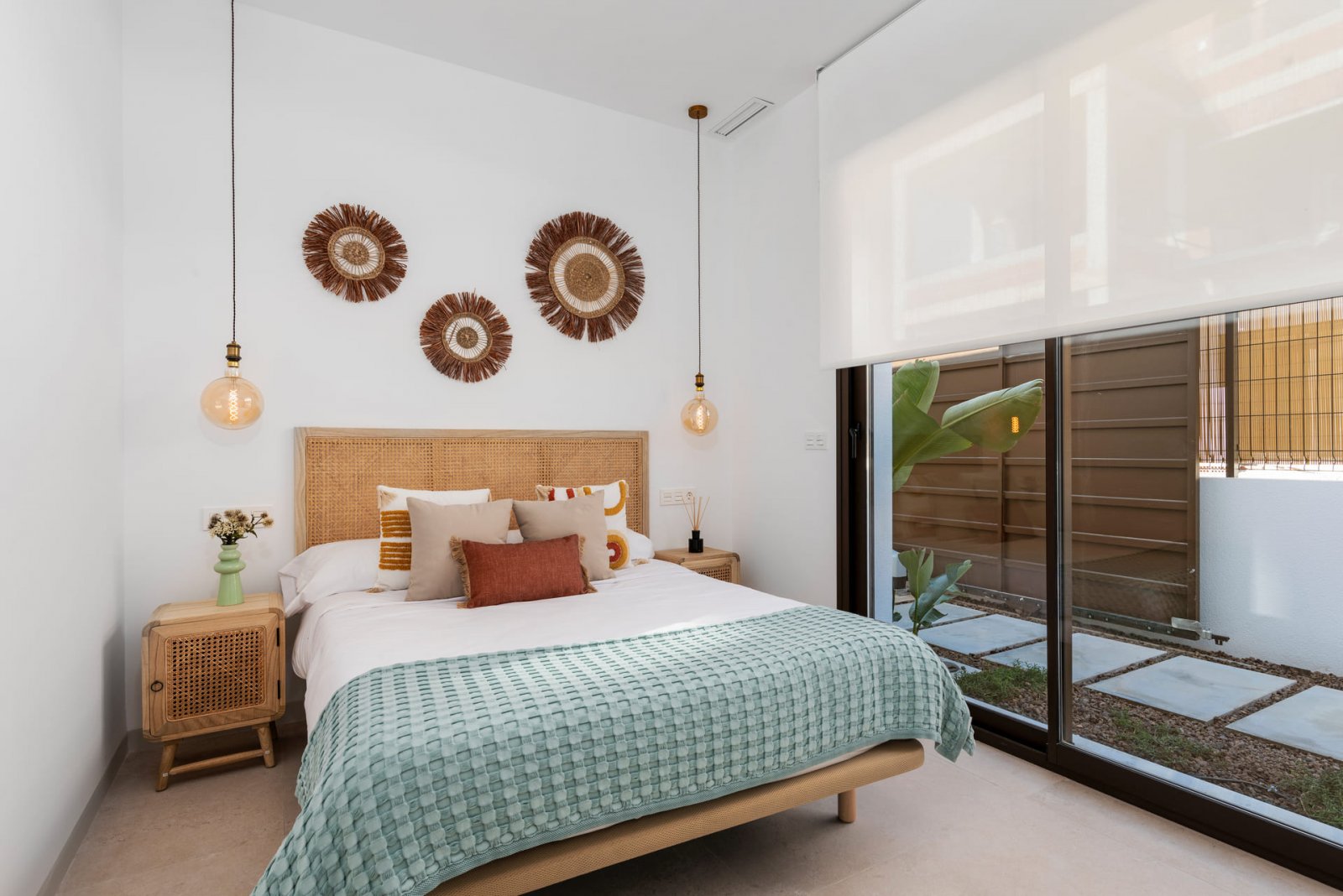 Элитные отдельно стоящие дома в Лос-Алькасаресе, в 1 км от моря, с бассейном.