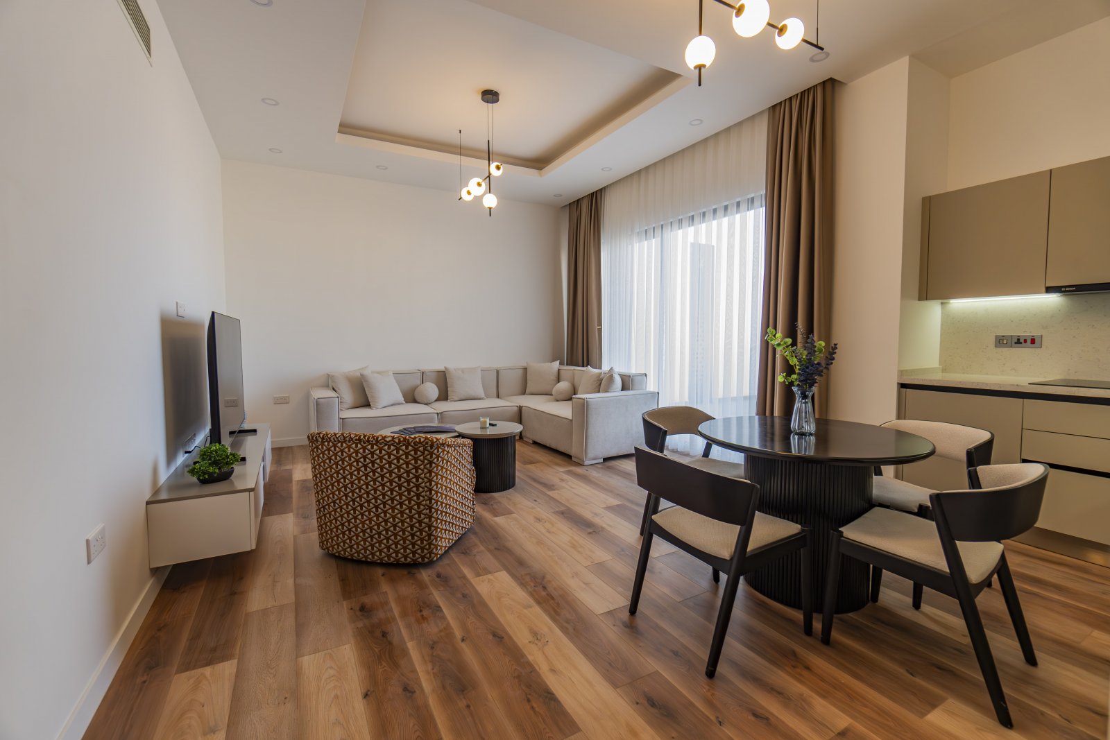 Красивые апартаменты с видом на море и горы