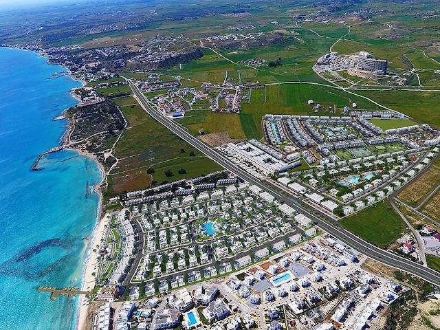 Предлагается современная полувилла в одном из самых популярных жилых комплексов Северного Кипра – Four Seasons Life, расположенном на побережье Бог...