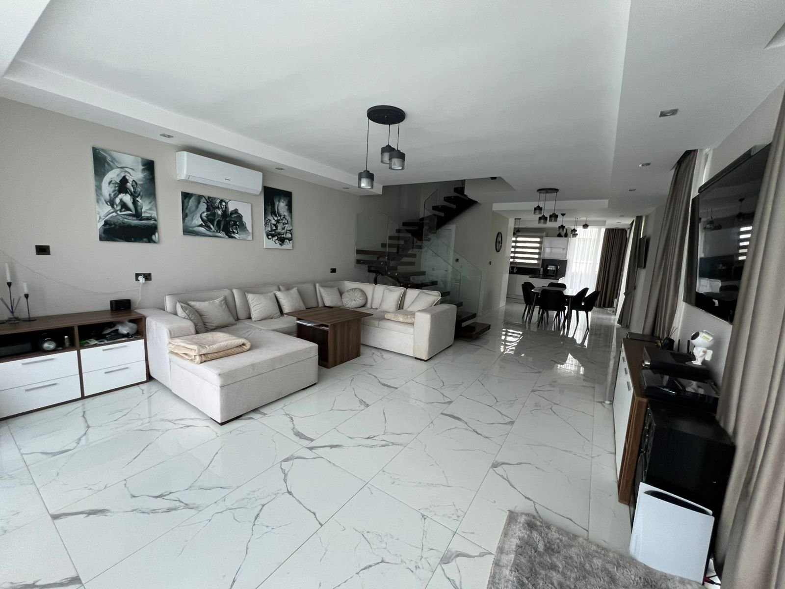 Предлагается современная полувилла в одном из самых популярных жилых комплексов Северного Кипра – Four Seasons Life, расположенном на побережье Бог...