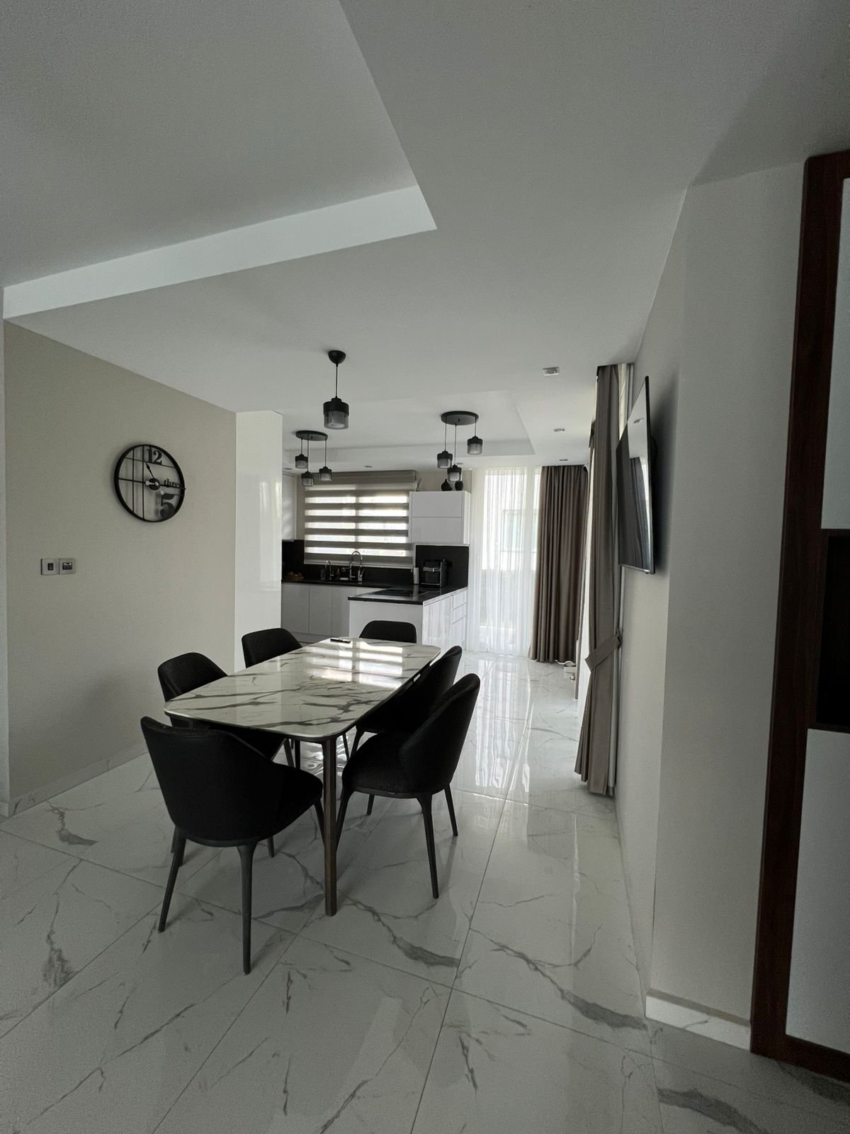 Предлагается современная полувилла в одном из самых популярных жилых комплексов Северного Кипра – Four Seasons Life, расположенном на побережье Бог...