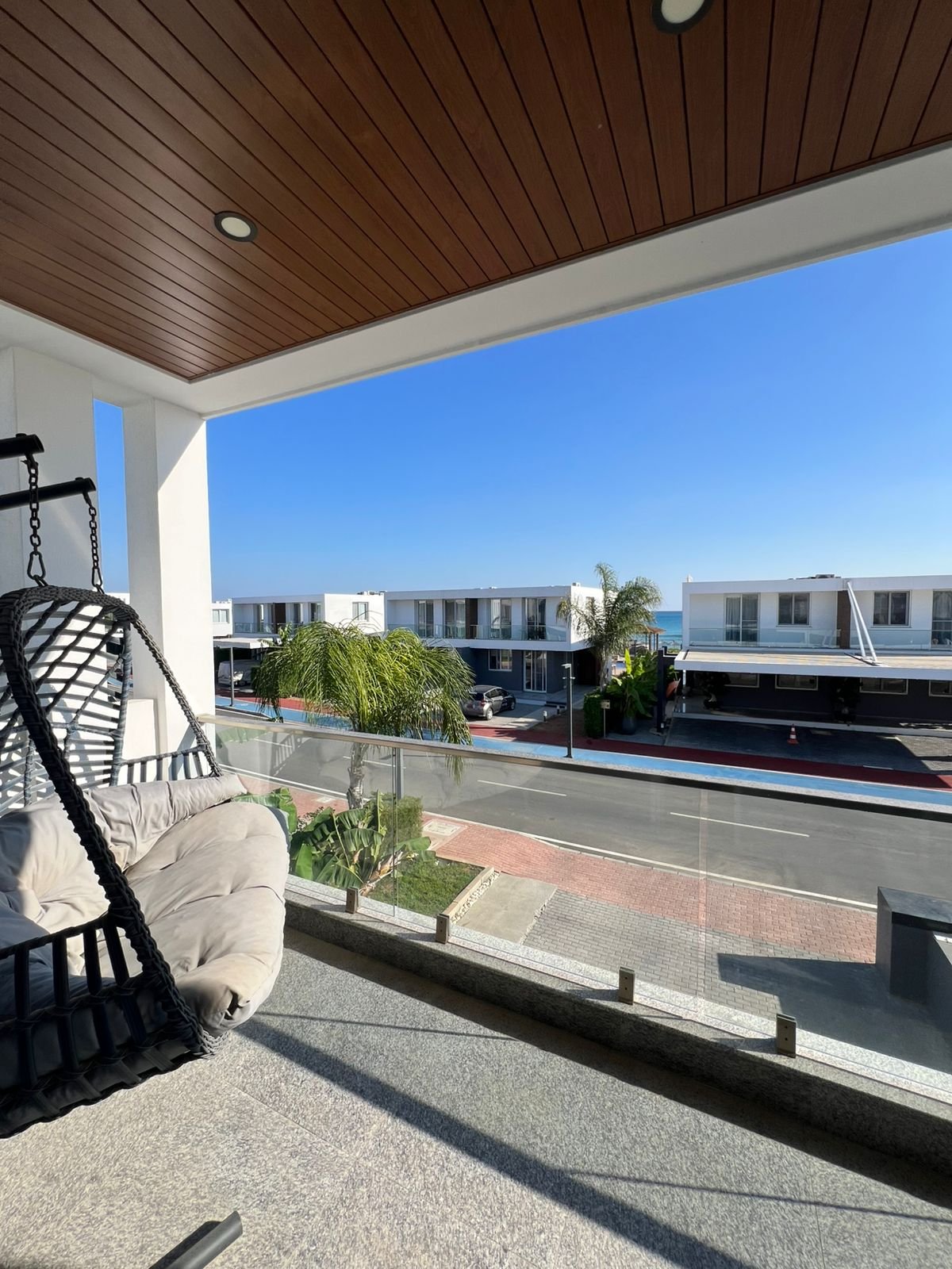 Предлагается современная полувилла в одном из самых популярных жилых комплексов Северного Кипра – Four Seasons Life, расположенном на побережье Бог...