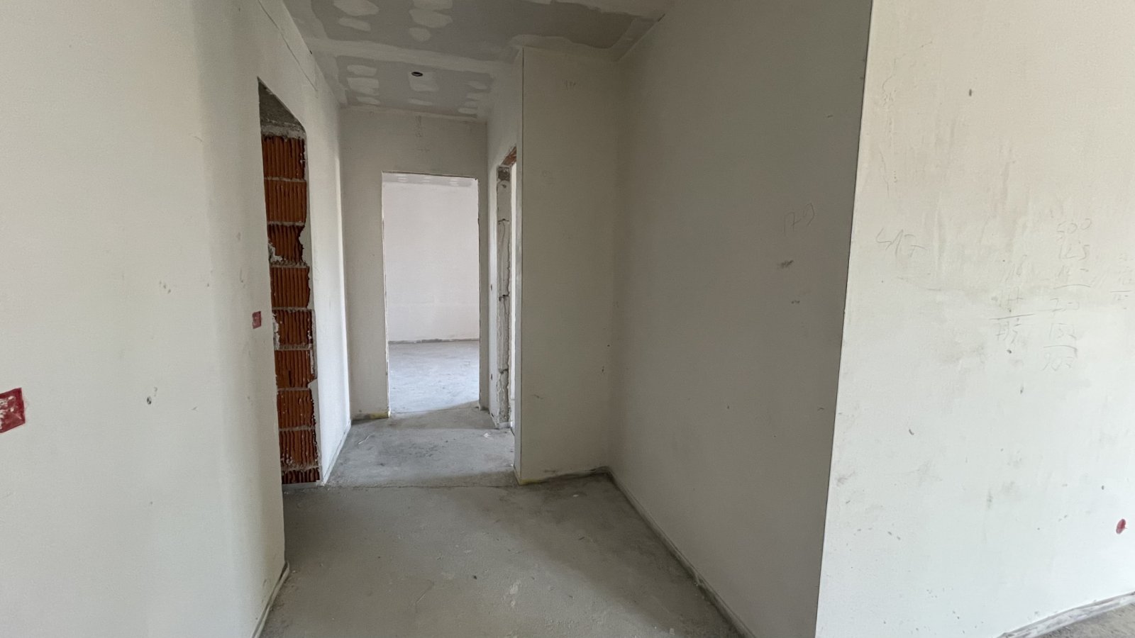 Роскошные апартаменты с террасой и видом на море, в 50 метрах от пляжа, Водице.