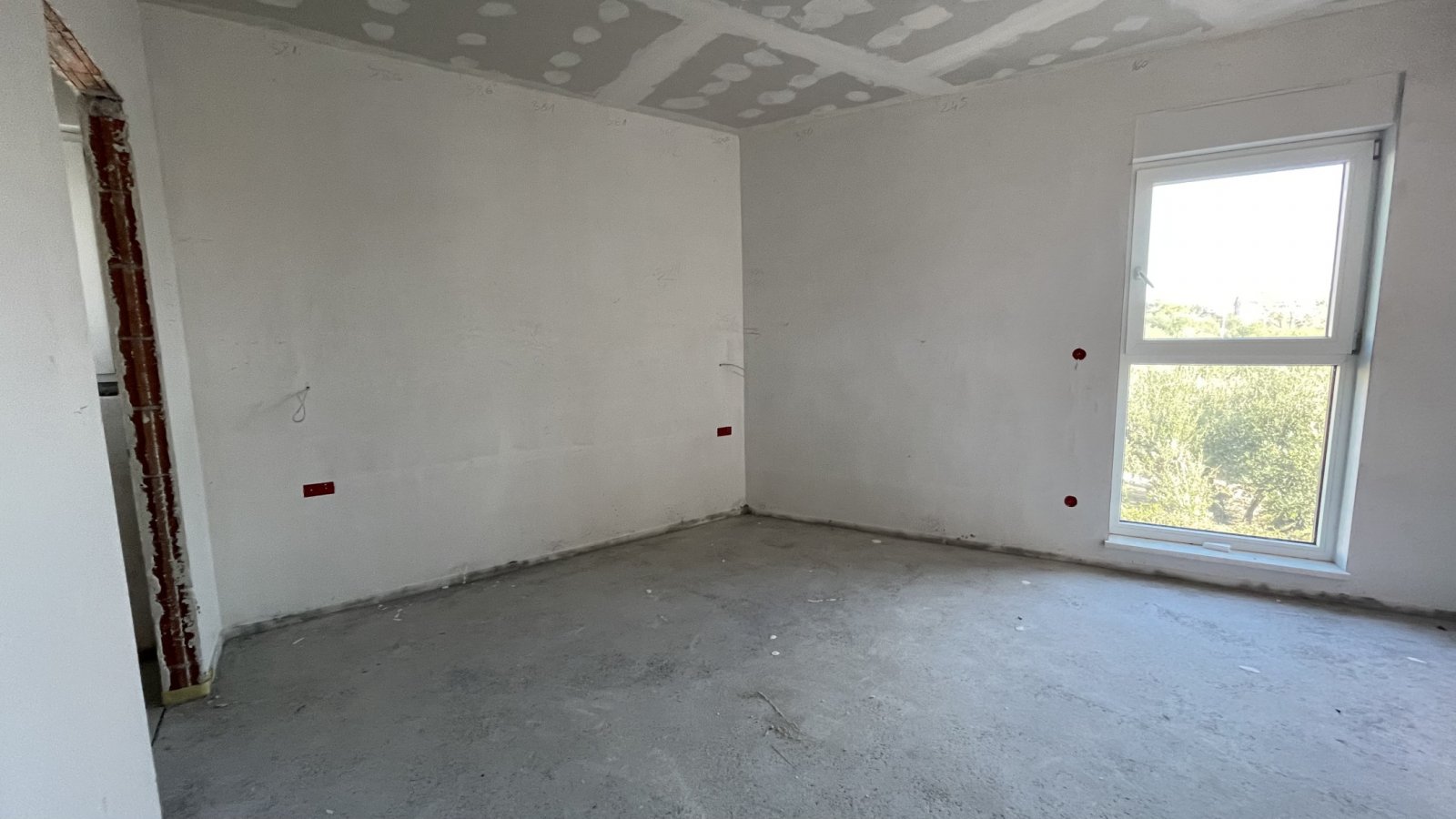 Роскошные апартаменты с террасой и видом на море, в 50 метрах от пляжа, Водице.