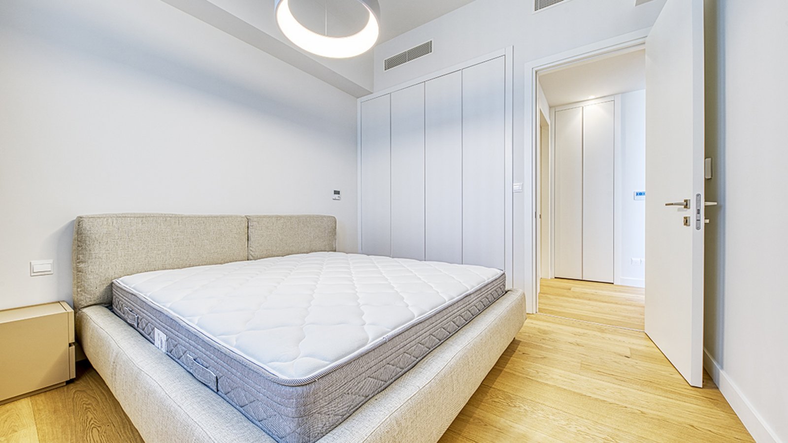 Роскошные апартаменты с двумя спальнями, бассейном и видом на море, Лимассол.