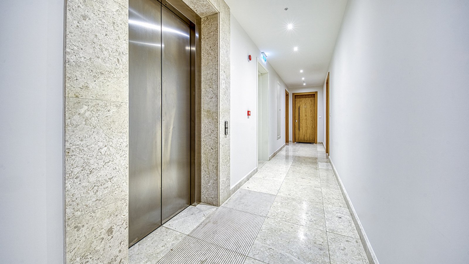 Роскошные апартаменты с двумя спальнями, бассейном и видом на море, Лимассол.