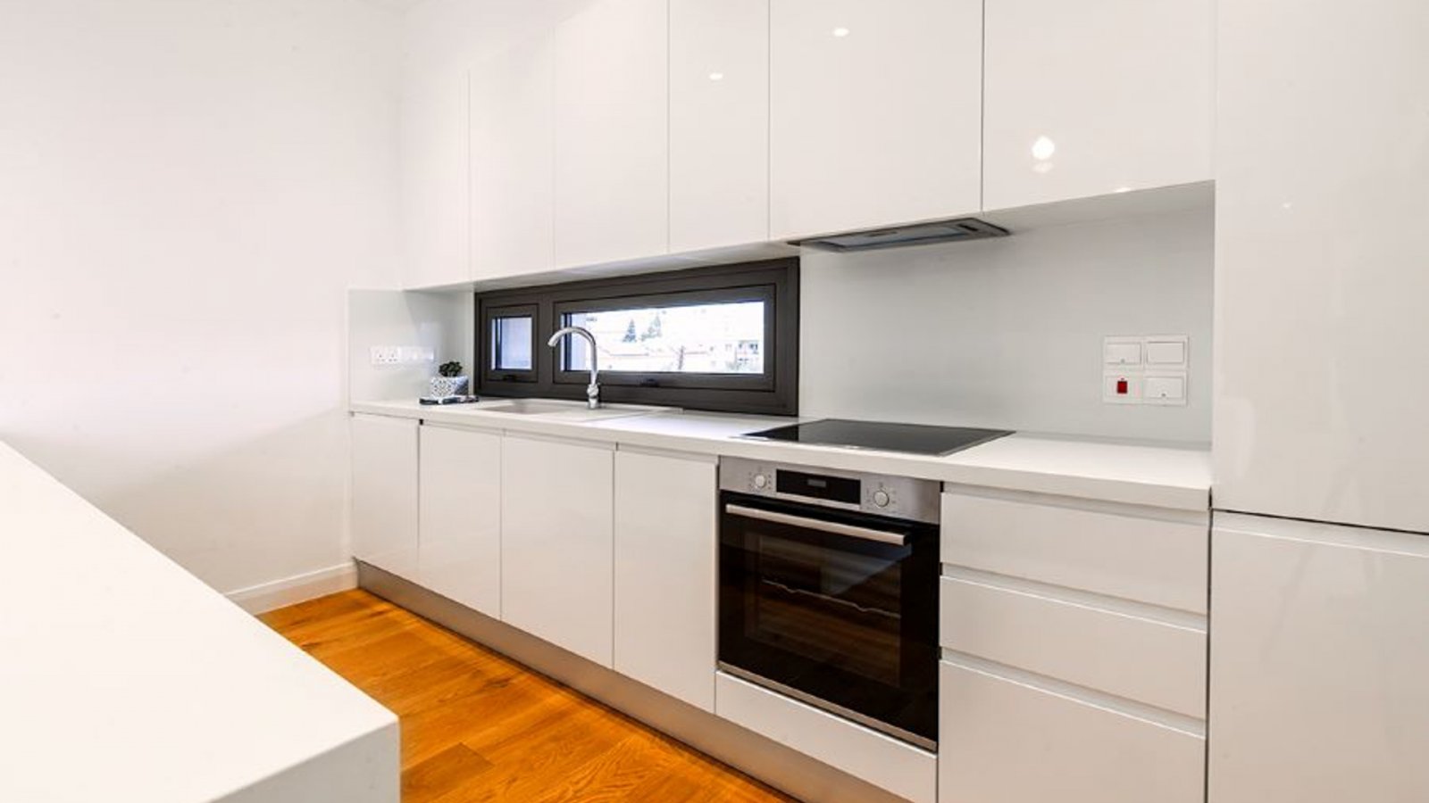 Роскошные апартаменты с тремя спальнями, расположенные у моря и парка Дасуди, Лимассол.