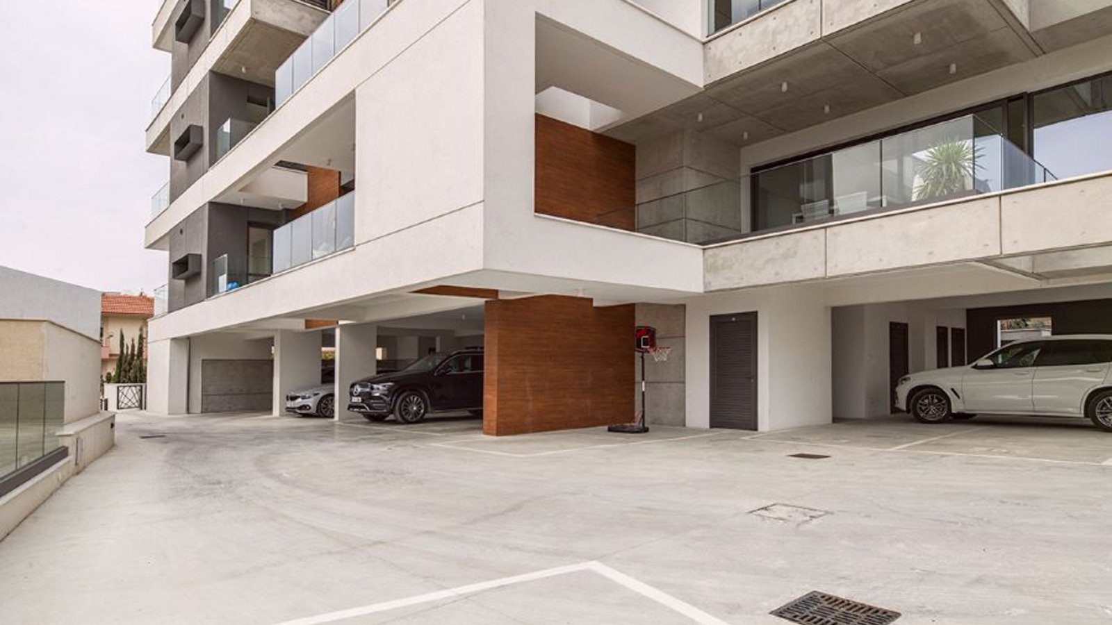 Роскошные апартаменты с тремя спальнями, расположенные у моря и парка Дасуди, Лимассол.