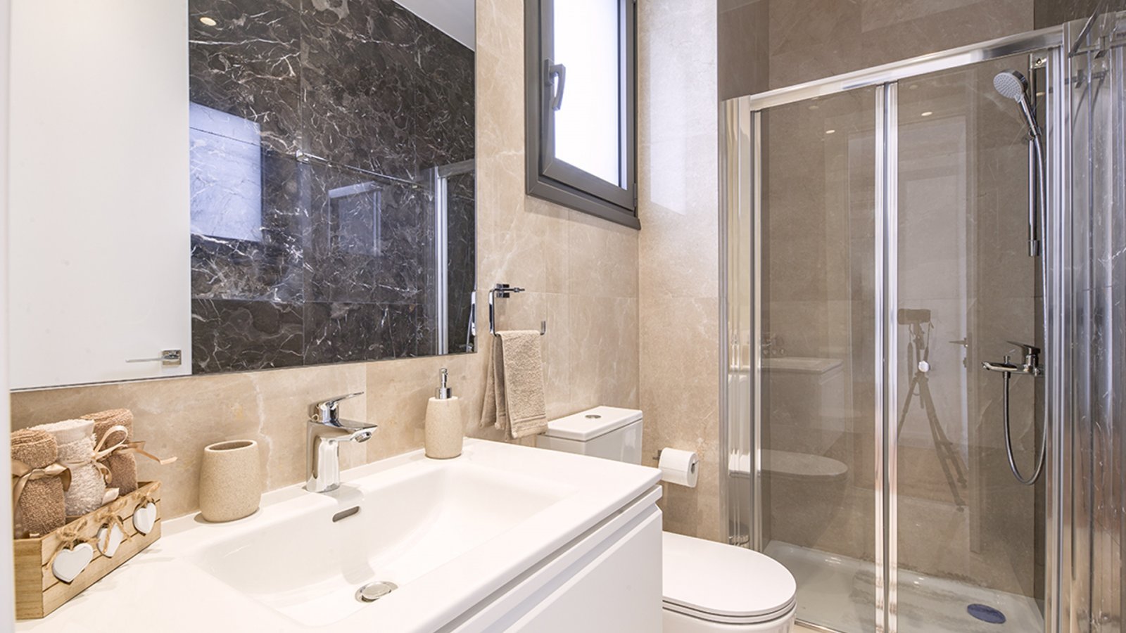 Роскошные апартаменты с тремя спальнями, расположенные у моря и парка Дасуди, Лимассол.