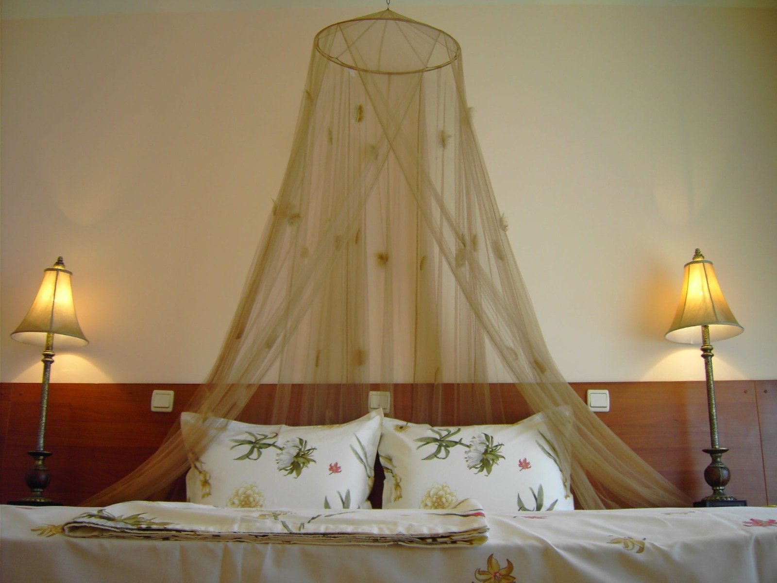 Отель с 29 номерами и летним рестораном в Равде, Болгария