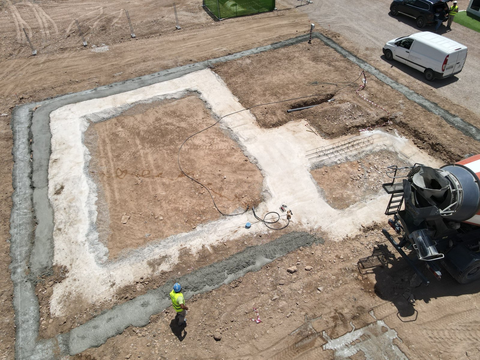 Современные семейные дома, частные сады и бассейны, Фуэнте-Аламо