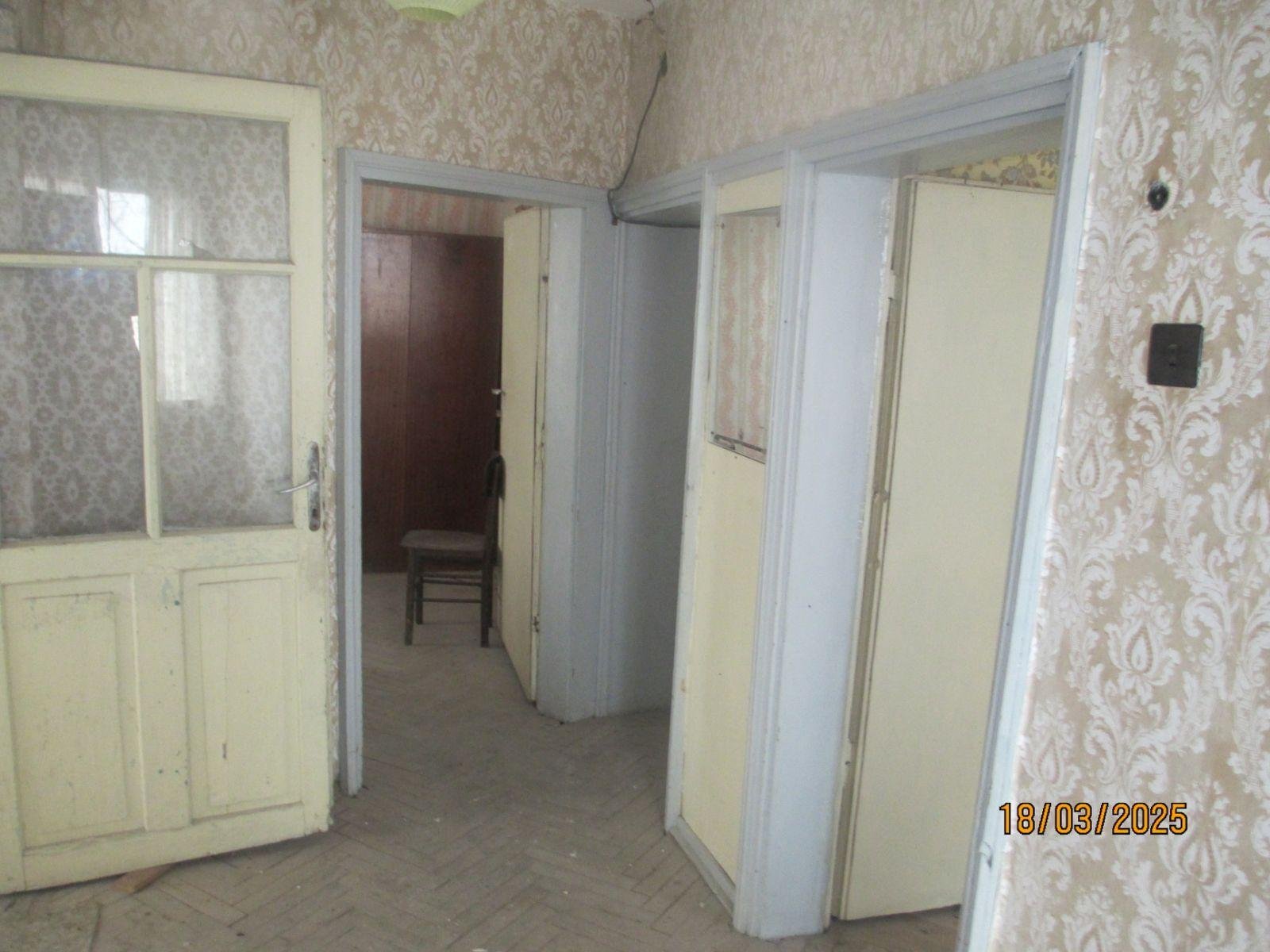 House with 300 m² Land Near the Center